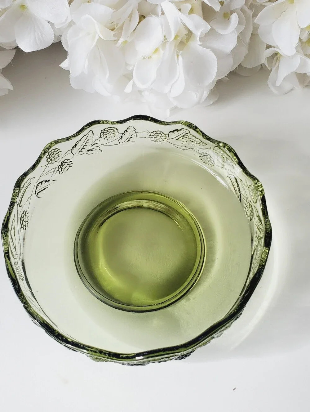 Vintage Elegant Mid-Century Green Glass Floral & Leaf Serving Bowl GUC